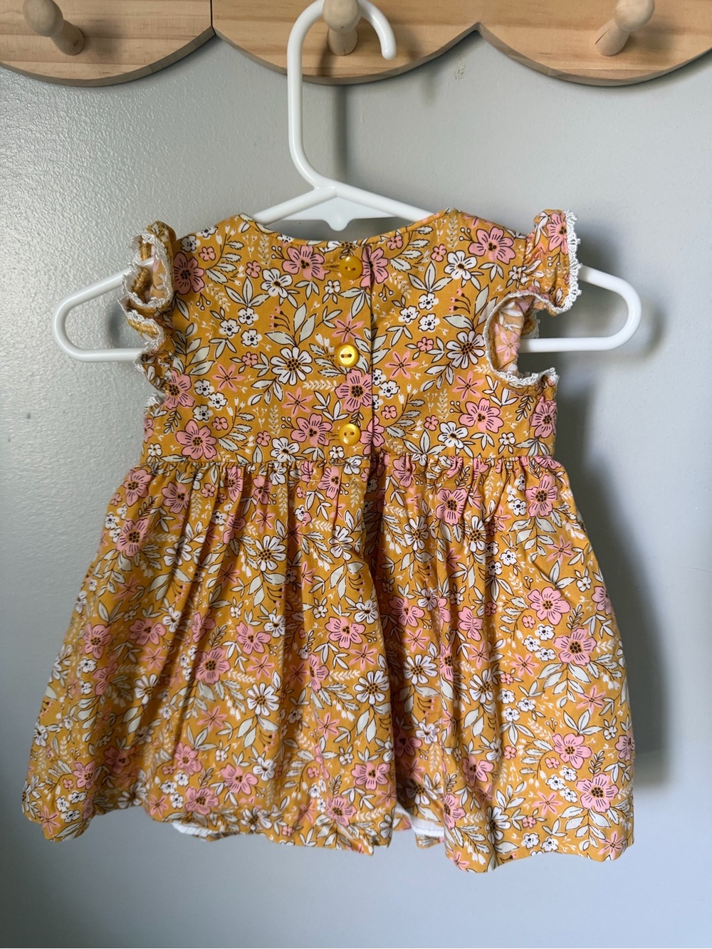 Bonnie Baby Girls 3-6M Tan Floral Smocked Fit & Flare Dress Boutique - Picture 4 of 7
